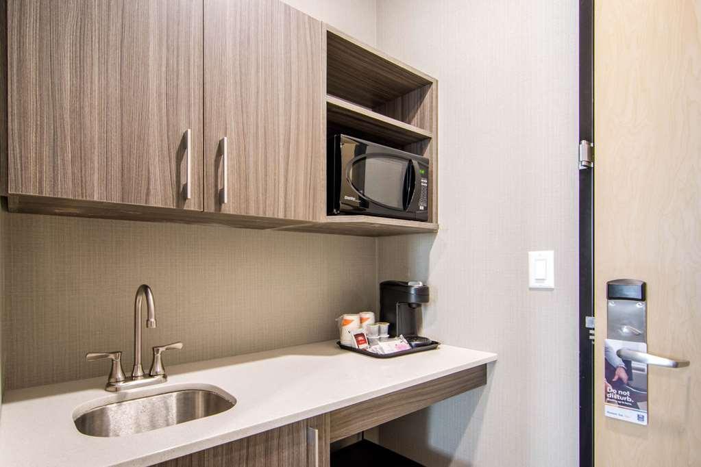 Comfort & Hotel North Battleford
